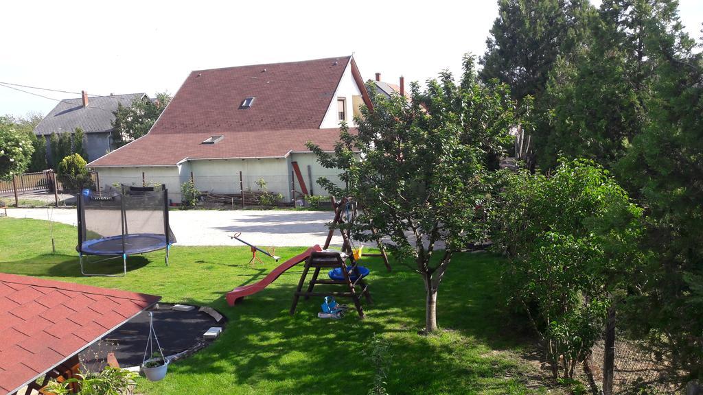Szalóky Apartmanház Gyenesdiás Exterior foto