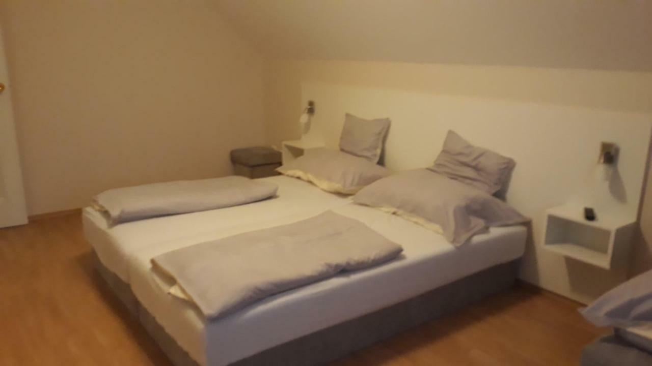 Szalóky Apartmanház Gyenesdiás Exterior foto