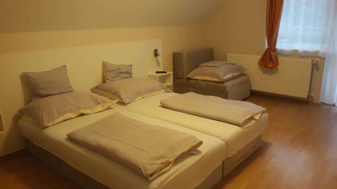 Szalóky Apartmanház Gyenesdiás Exterior foto
